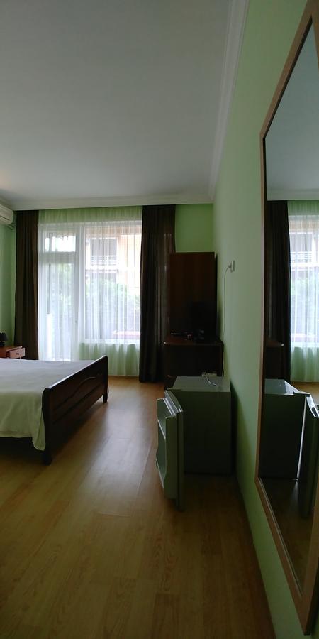 كفارياتي Green Hotel المظهر الخارجي الصورة